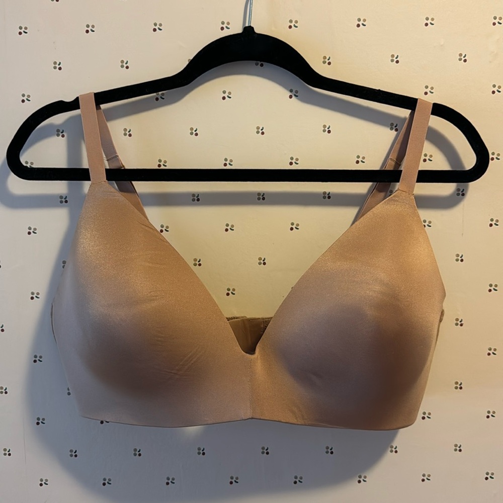 Skims fits everybody tshirt push up bra brand new never worn